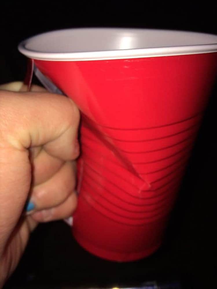 plastic-cup-holder-funny-life-hacks