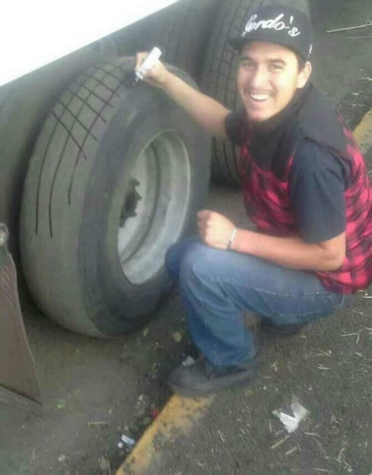 repairing-worn-out-tires-funny-life-hacks