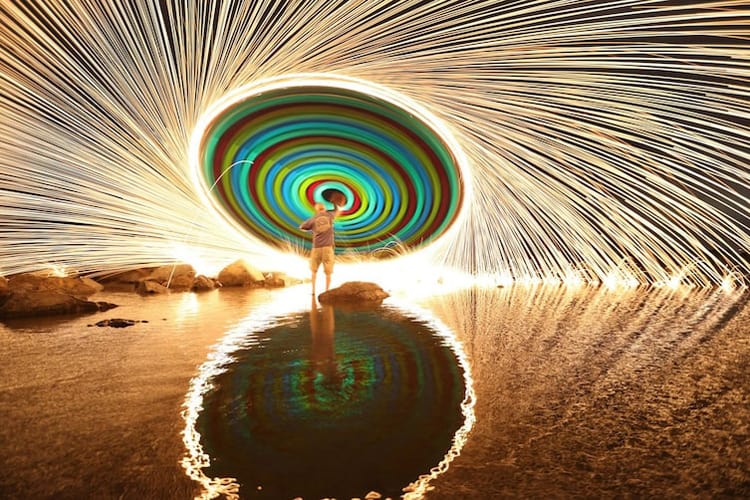 swirling-glow-stick-using-a-3-second-exposure-photography-coolest-things