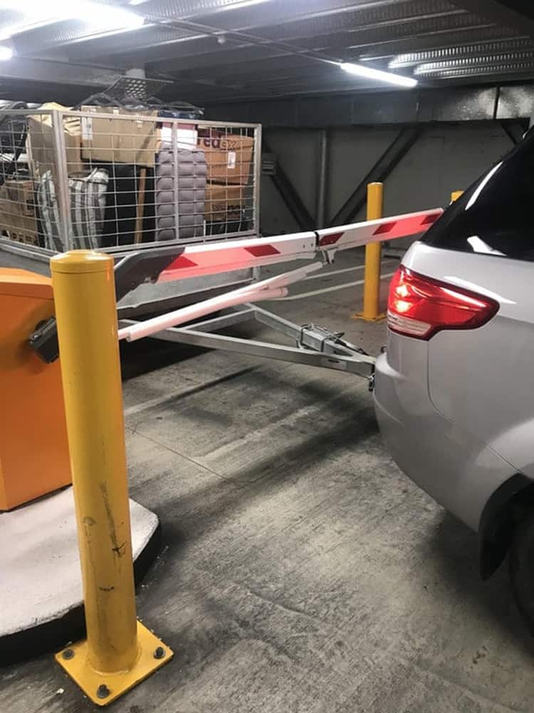 trailer-stopped-by-car-park-barrier-regrettable-photos