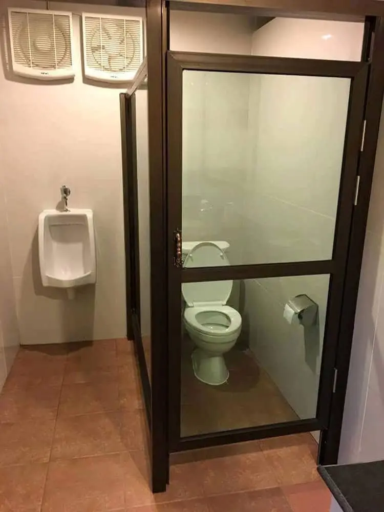 transparent-toilet-toom-bizarre-things
