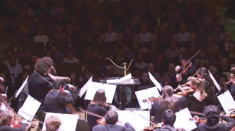 mantis-conductor-orchestra-insane-photos