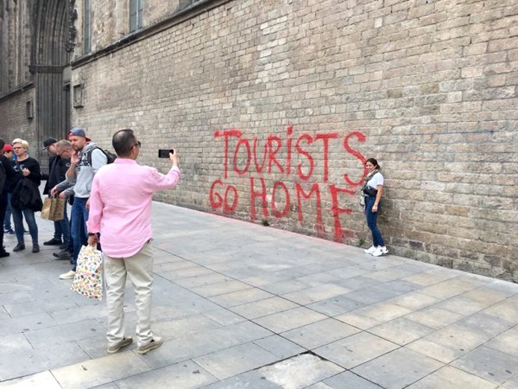 tourists-go-home-outrageous-photos