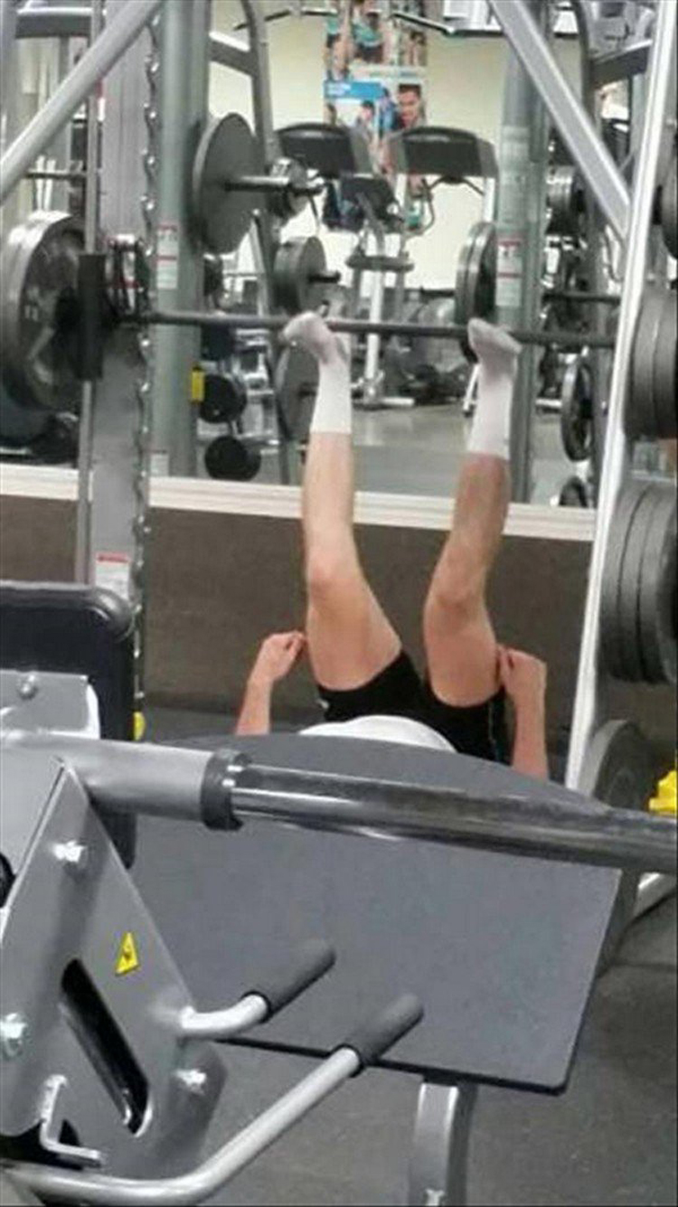weightlifting-legs-embarrassing-fails