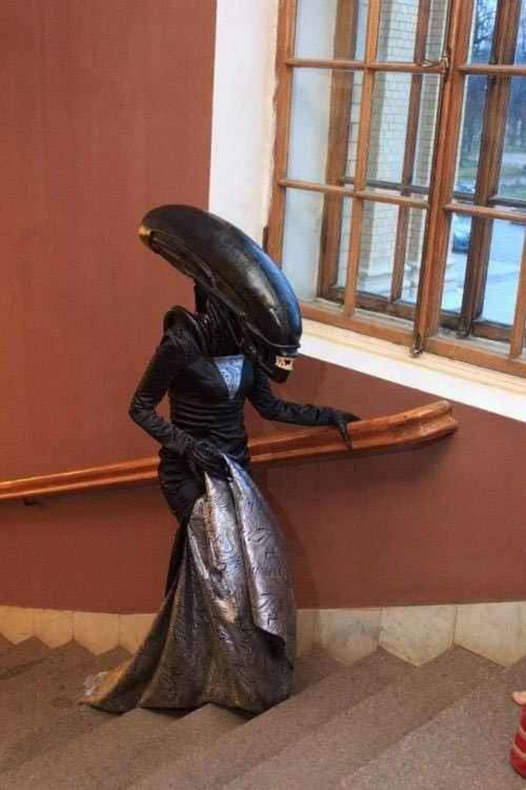 xenomorph-dress-hilarious-prom-photos