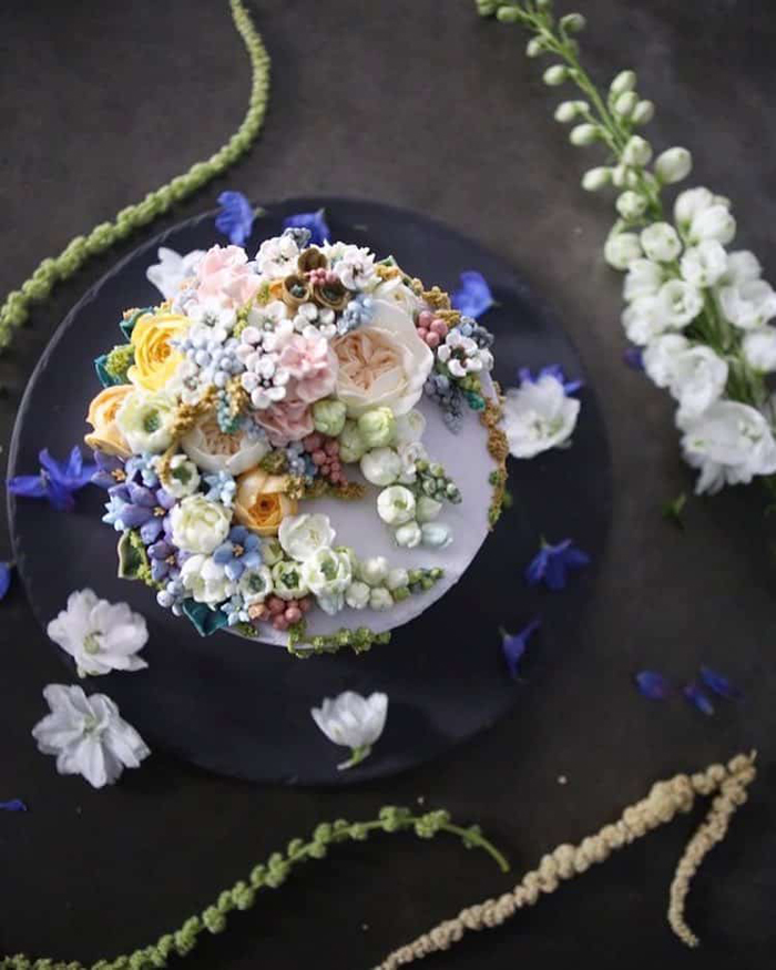 lifelike buttercream flowers cake