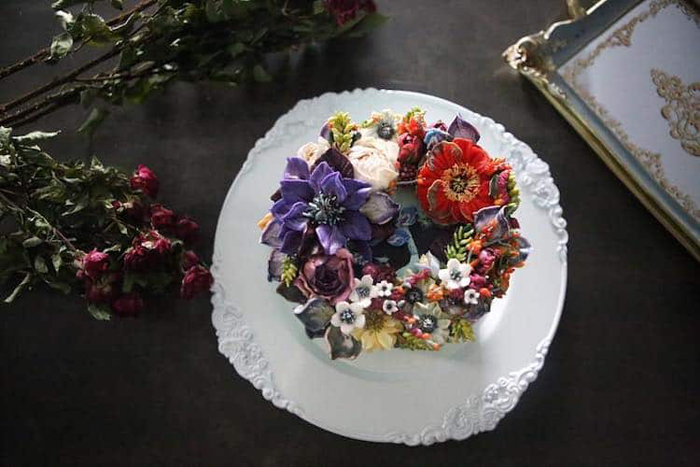 realistic flowers on cake