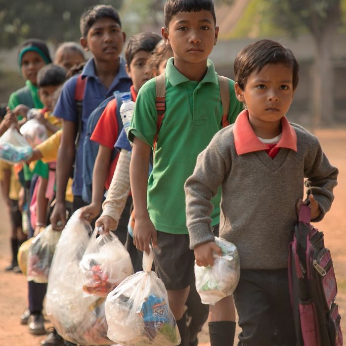 akshar foundation students plastic wastes