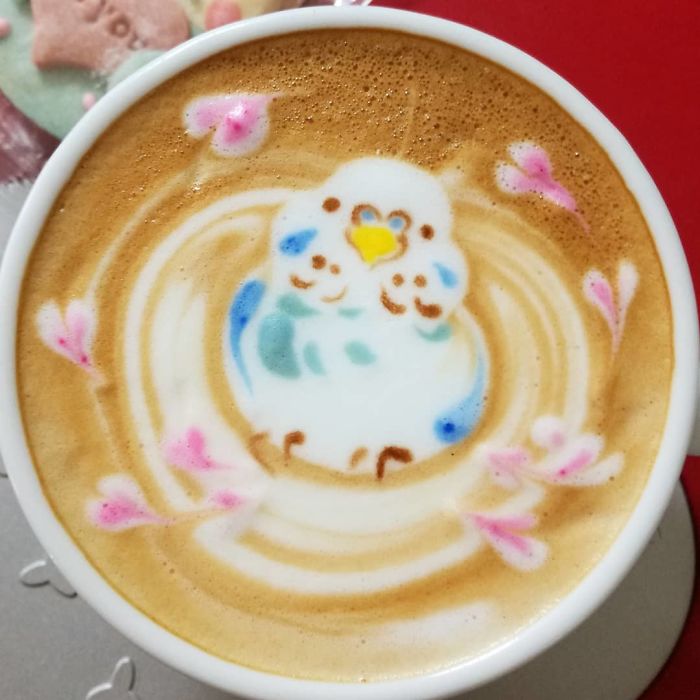 ku-san bird latte art customer