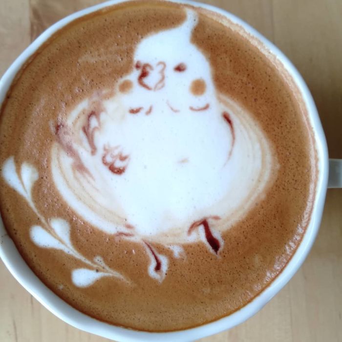 ku-san bird latte art monotone