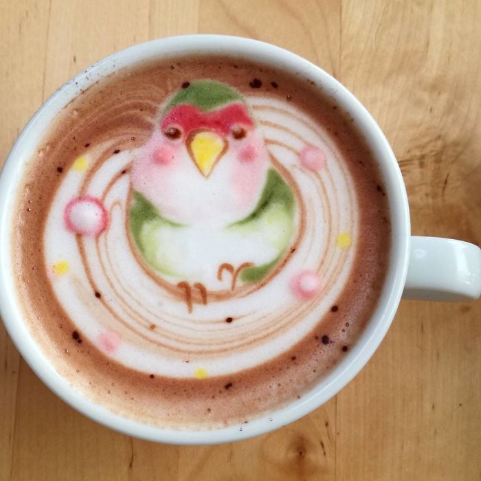 ku-san bird latte art parrot green pink