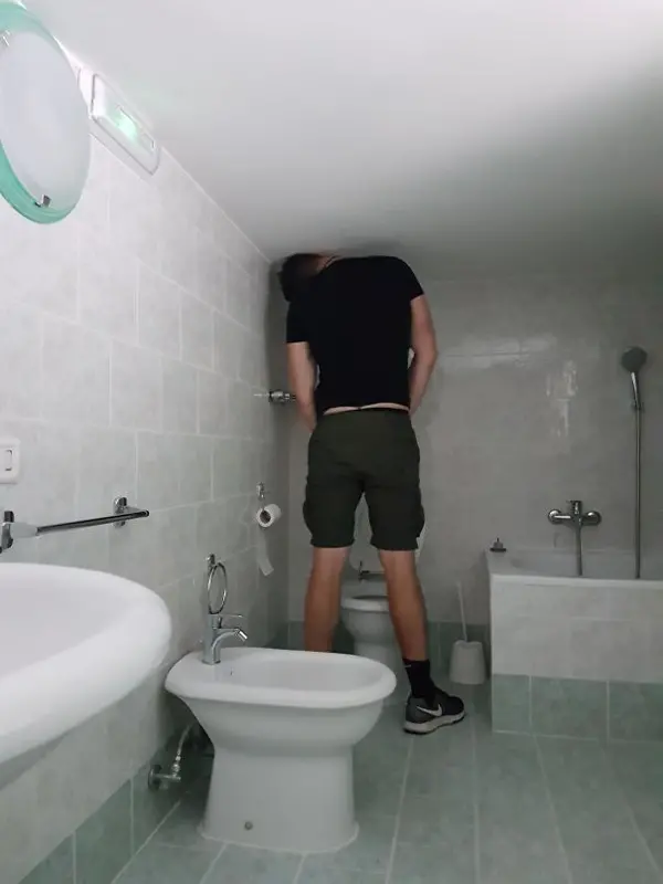 tall people struggles italy bathroom