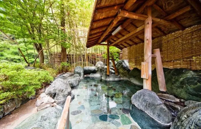 mini bath beside hut nishiyama onsen keiunkan oldest hotel world record 1300 years