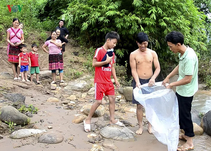 vietnamese schoolkids huoi ha village