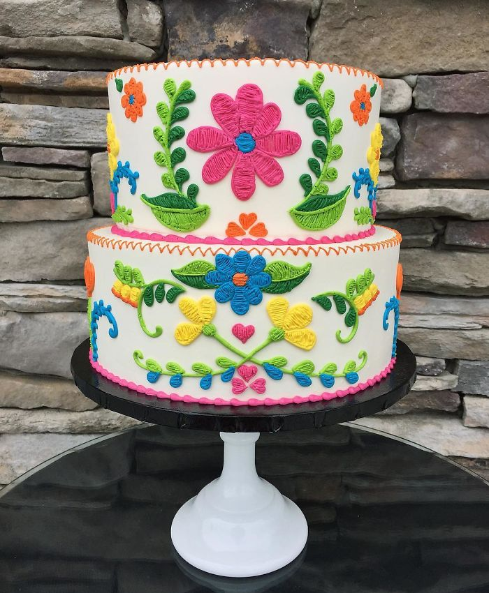 2 layer cake on platform embroidered patterns in cakes leslie vigil