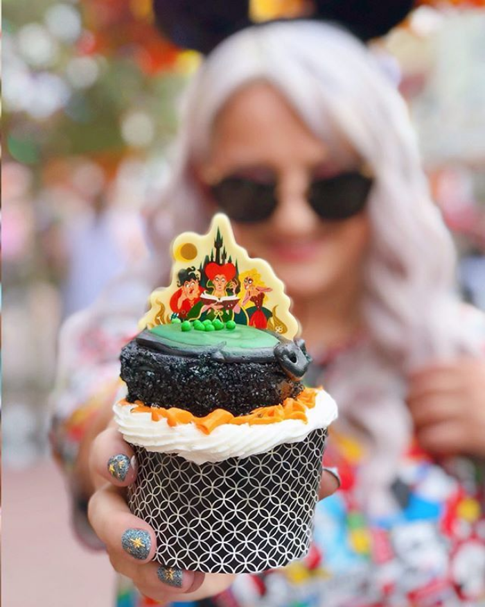 disney world hocus pocus cupcake