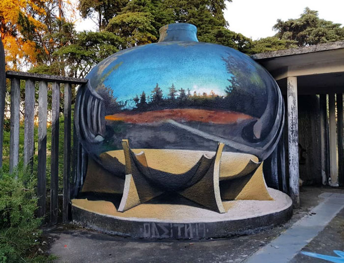 odeith jaw-dropping 3d street art chrome jar