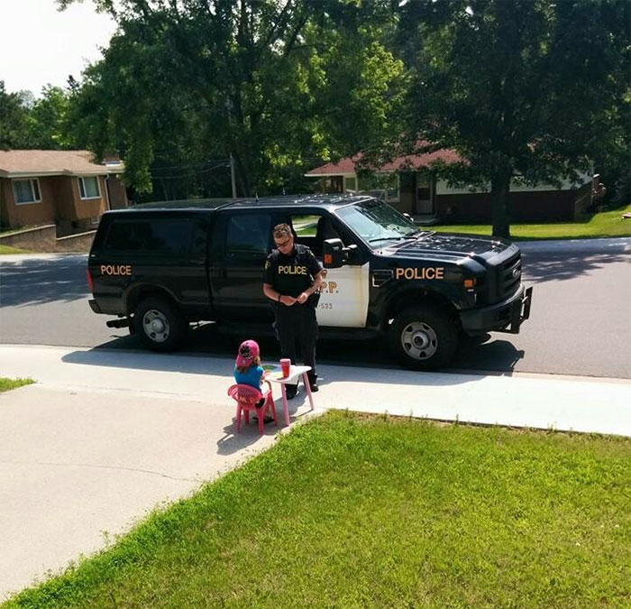 police buys drink from a kid funny meanwhile in canada pictures