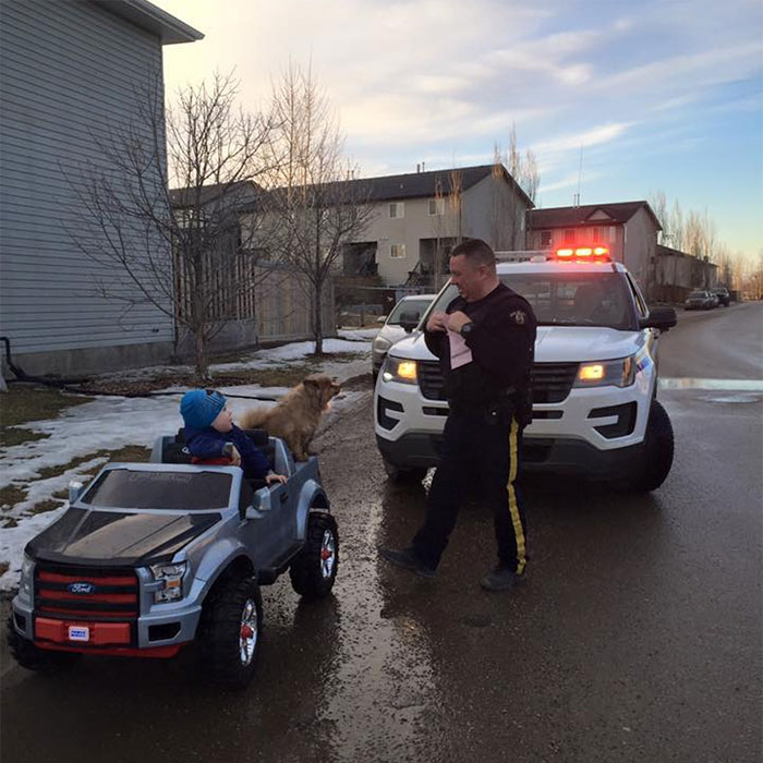 police giving a toddler a ticket for fun funny meanwhile in canada pictures