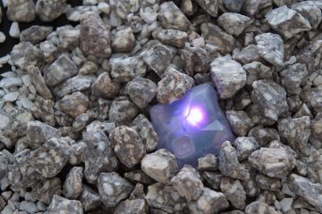 baketan reiseki ghost-detecting stone changes light