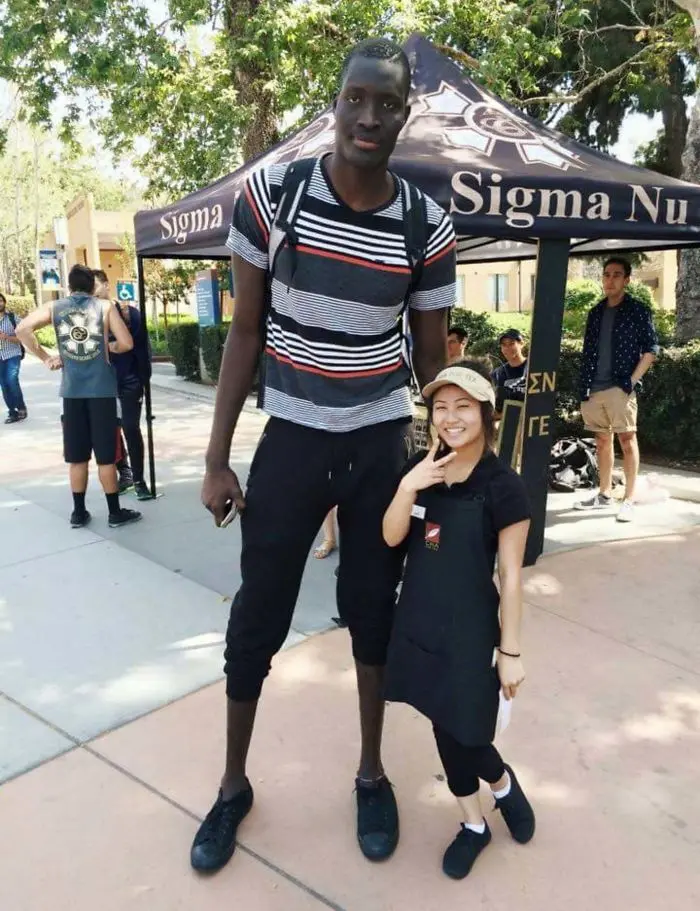 35 Times When Short People Made Tall People Look Like