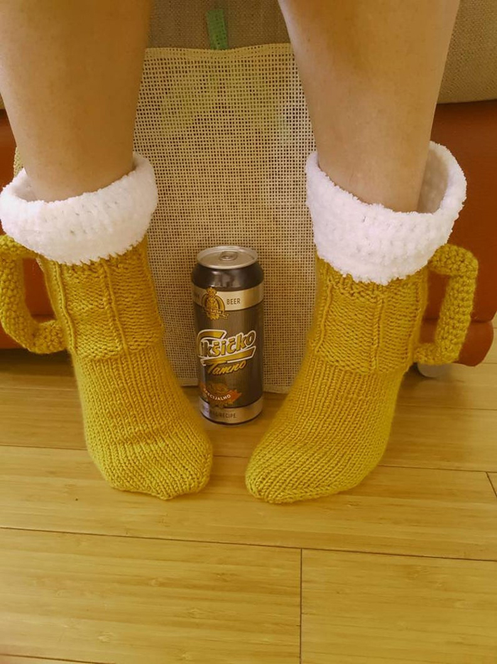 vikysknitncrochet beer mug socks unisex