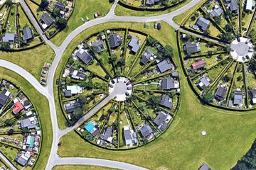 The communities in Brøndby Garden City look like dandelions