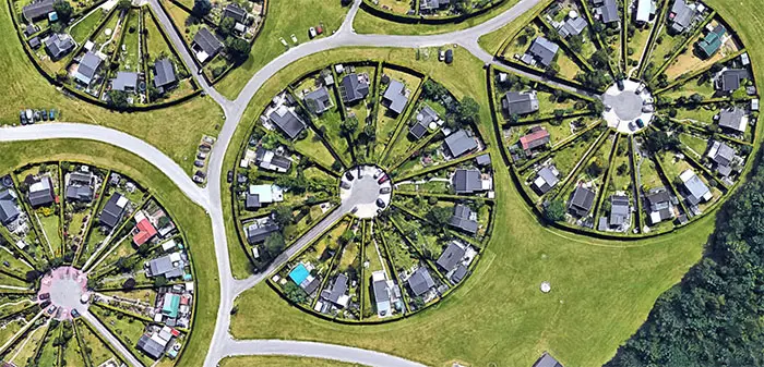 The communities in Brøndby Garden City look like dandelions