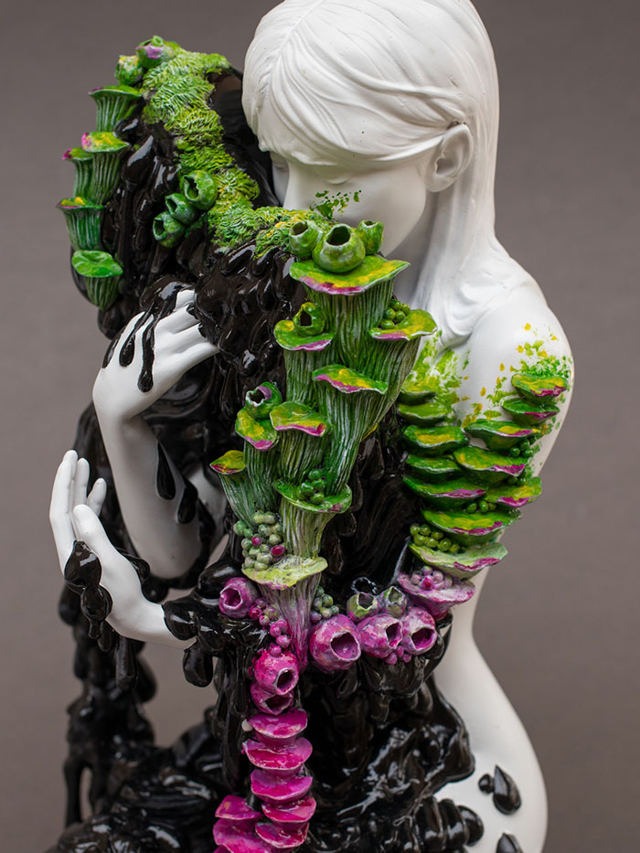 Weeping Women Sculptures by Stephanie Kilgast 7