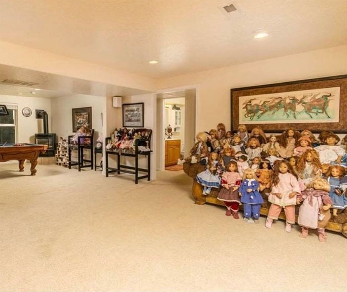 House Full of Dolls