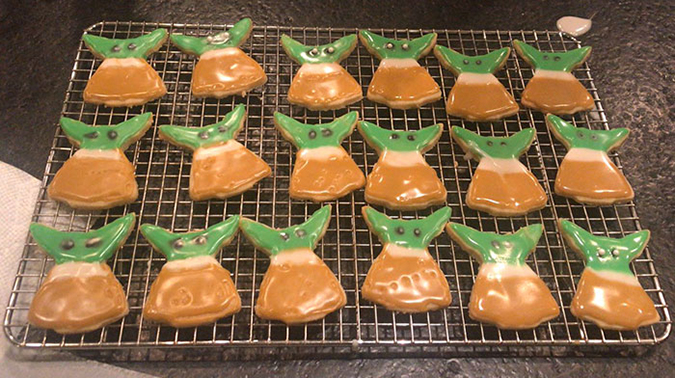 an army of baby yoda cookies