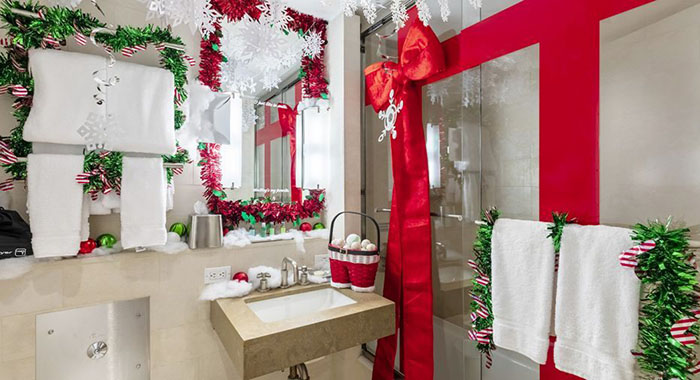 christmas-fied bathroom at the winter wonderland suite