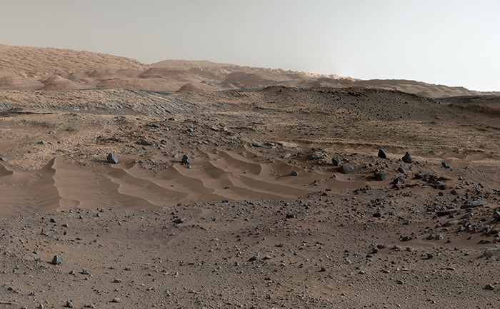 Curiosity Rover's View of Alluring Martian Geology Ahead