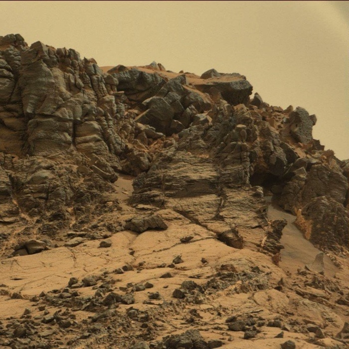 Rocky Surroundings Captured by Curiosity