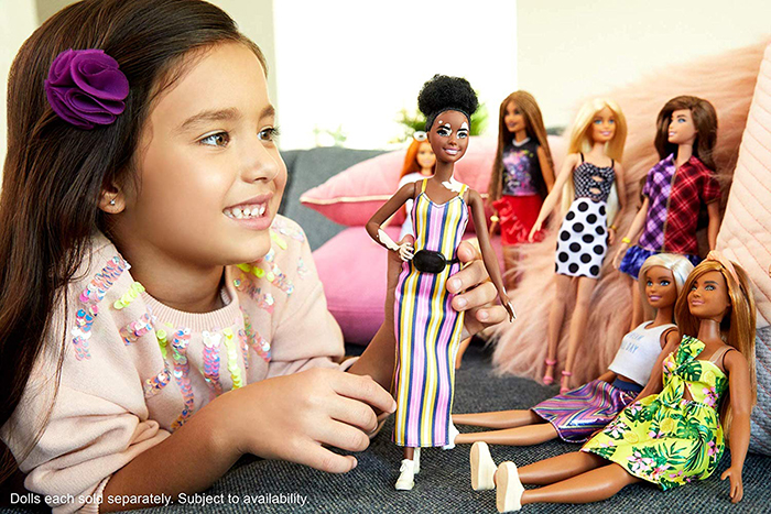 little girl plays with vitiligo barbie and the rest of the Fashionistas dolls