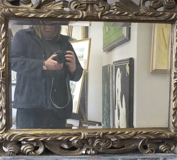 people trying to sell mirrors paintings background
