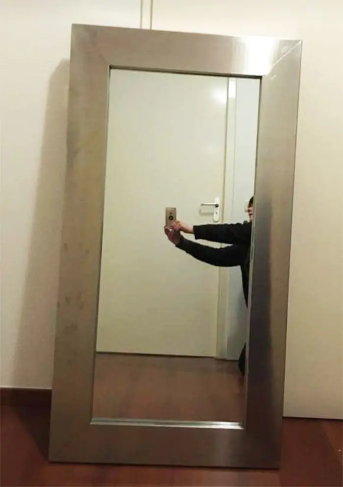 So, photos of people trying to sell mirrors are goddamn 
