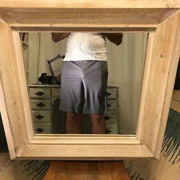 60+ Photos Of People Trying To Sell Mirrors That Are So Good They'll