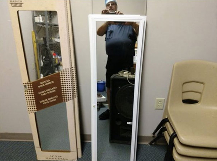 sellers avoiding reflection overlapping mirrors