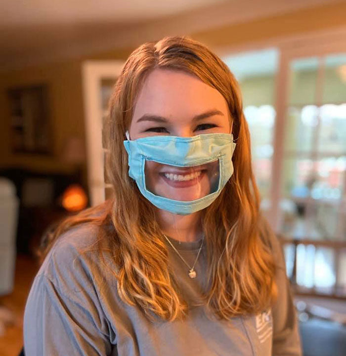 student makes transparent surgical mask