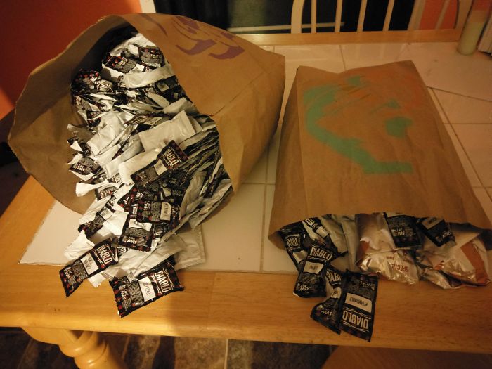 taco bell gives too many sauce