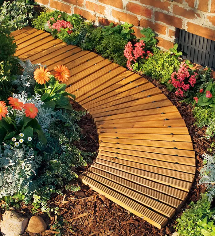 roll-out wooden walkway curved