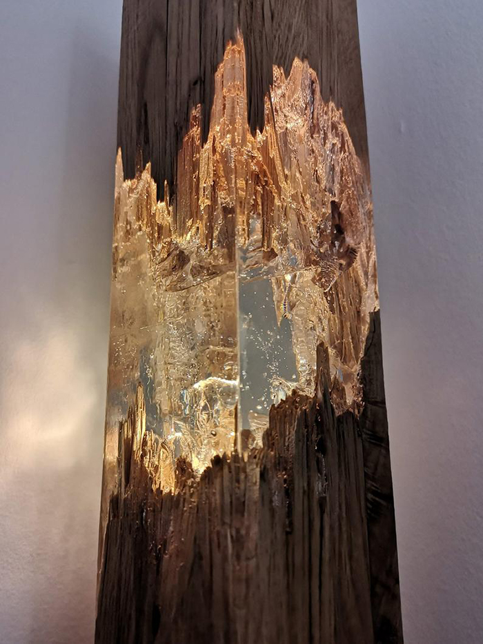 Decor Light Made of Wood and Resin