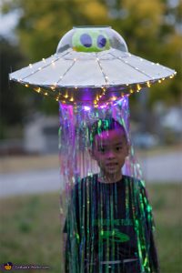 This 'Abducted By An Alien' UFO Costume Might Just Be The Greatest Ever ...