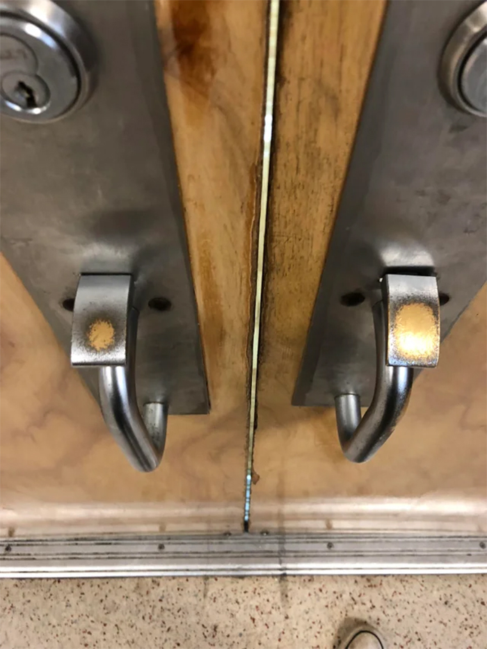 comparison images door knob right-handed vs left-handed