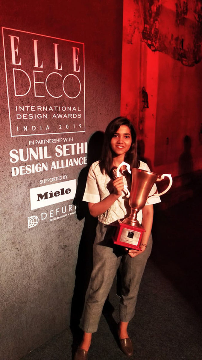 radhika holds her EDIDA 2019 Student of the Year Award