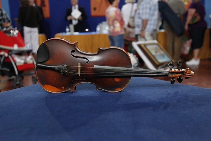 vintage violin found in the trash