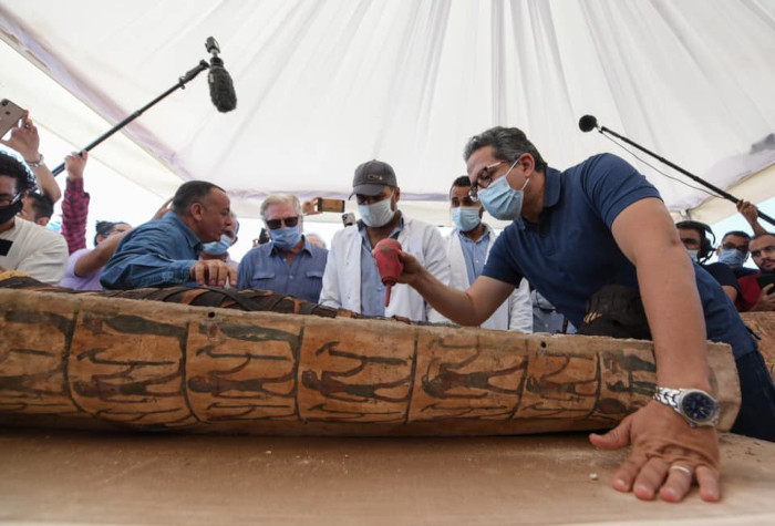 Dr Al-Anani cleans off dust from the mummy