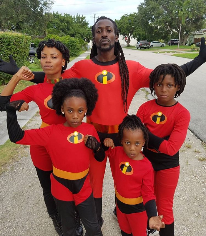family dressed up as the incredibles