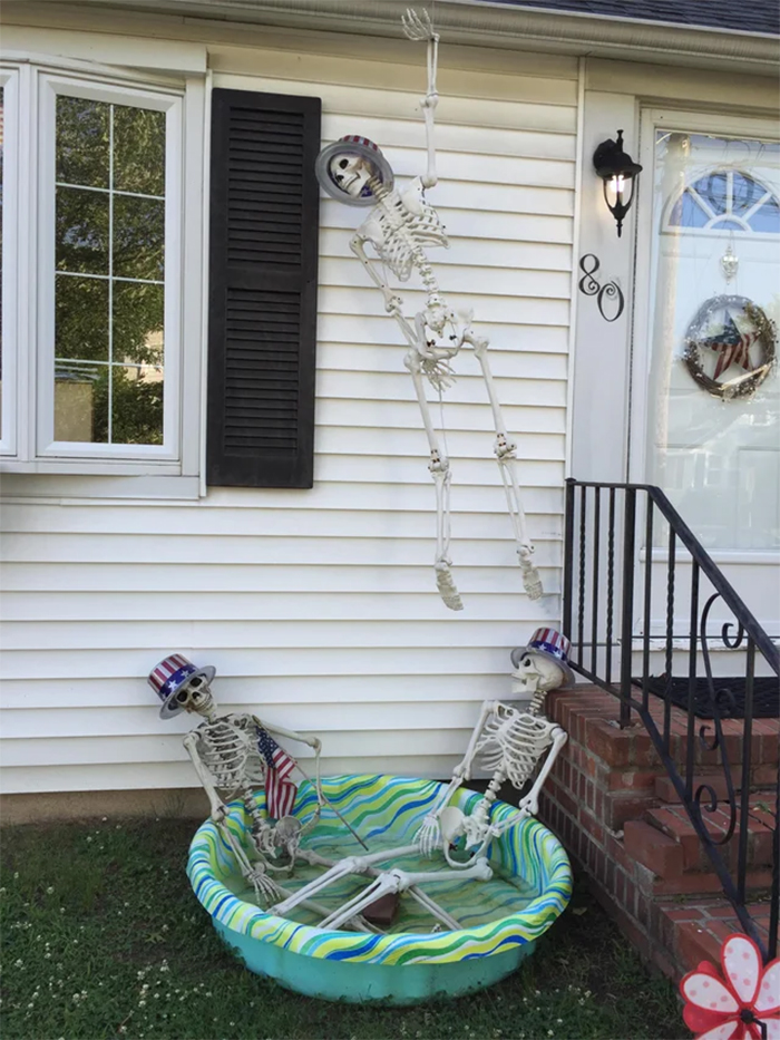 funny neighbours halloween decors in season